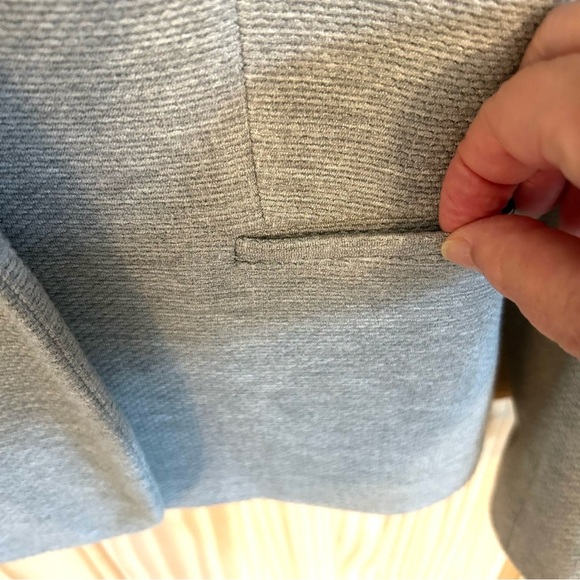 Tommy Hilfiger Textured Gray Ribbon Trim Blazer. Size 4. - Picture 7 of 16